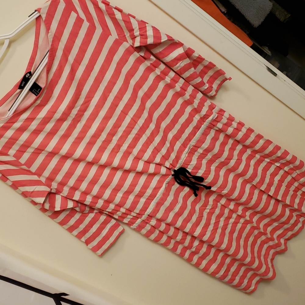 Womens H&M Dress. Pics don't do justice!
